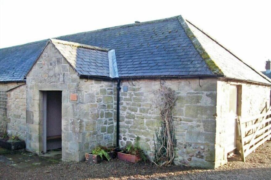 SWALLOW COTTAGE (NR POWBURN), Country Holiday Cottage In Powburn