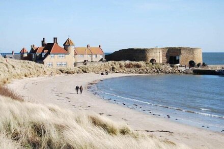 DUNES COTTAGE, pet friendly, country holiday cottage in Beadnell