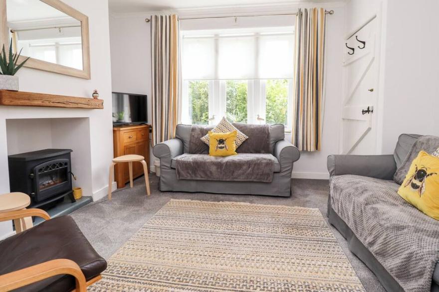 WHINSTONE (BAMBURGH), pet friendly, with a garden in Bamburgh