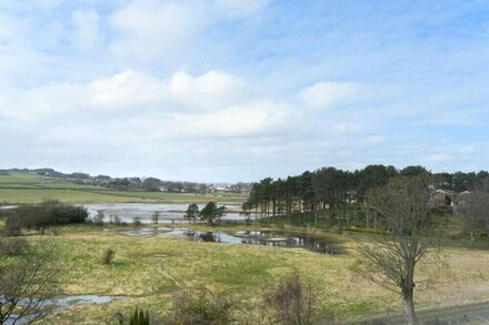 ESTUARY VIEW, family friendly, country holiday cottage in Alnmouth