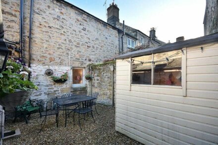 CRIER COTTAGE, family friendly, with a garden in Alnwick