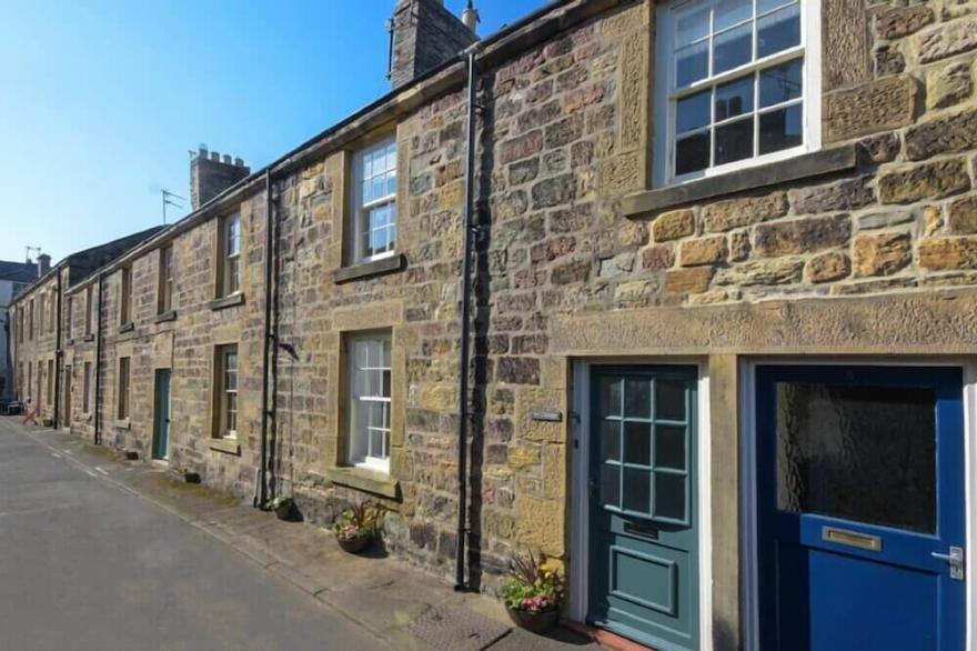 ALN COTTAGE (ALNMOUTH), Pet Friendly, With Open Fire In Alnmouth