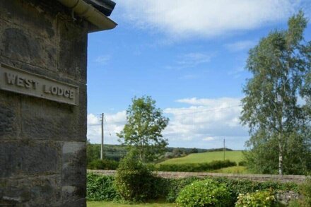 WEST LODGE, pet friendly, country holiday cottage in Chathill