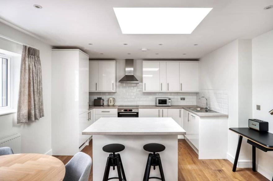 Stylish Marylebone 2BR nr Underground, by Blueground