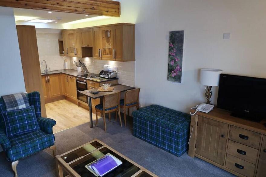 Loch Rannoch Highland Club. Lochside Lodge 8