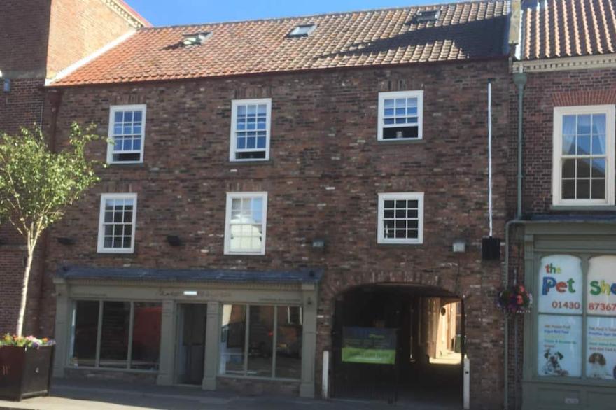2 Bed Apartment In Lovely East Yorkshire Market Town