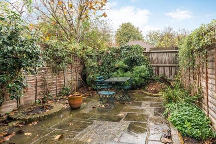 Charming 2BD Garden House - Hammersmith