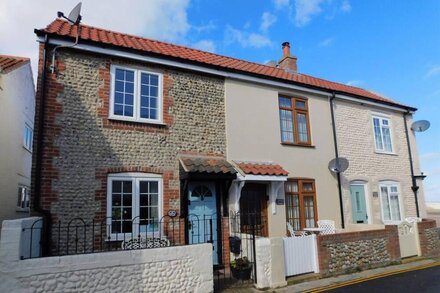 Gansey Cottage -  a cottage that sleeps 3 guests  in 2 bedrooms