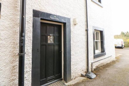 OAK COTTAGE, pet friendly, with open fire in Appleby-In-Westmorland