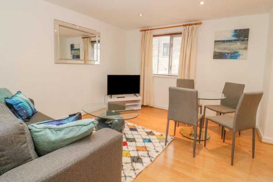 42 TANNERY MEWS, pet friendly, character holiday cottage in York