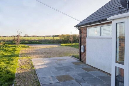 Quirky bungalow on coastal walk with distant sea views