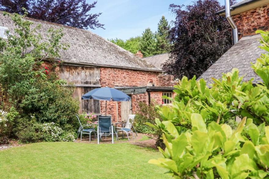 1 THE COACH HOUSE, Family Friendly, With A Garden In Yarde
