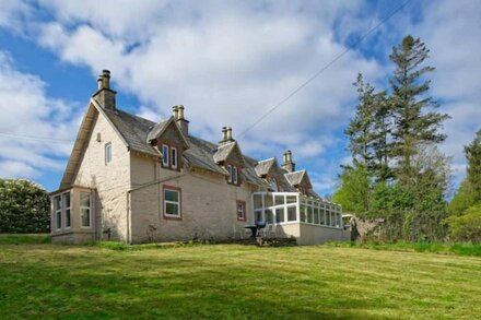 Abbeybank Lodge sleeps13 rural near beach, pub, mountain bike trails