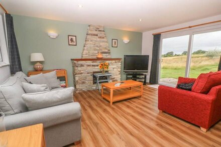 64 WATERSIDE, family friendly, country holiday cottage in Lanivet