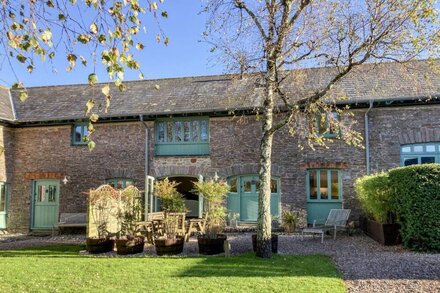 BAYTREE COTTAGE, character holiday cottage in Galmpton, Torbay