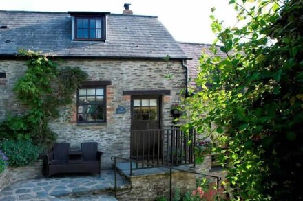 Lavender Cottage - a cosy cottage for two (+ cot) with exceptional leisure facilities