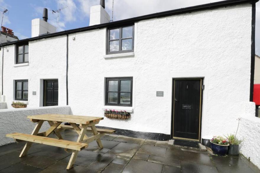 MENAI COTTAGE, pet friendly, character holiday cottage in Brynsiencyn