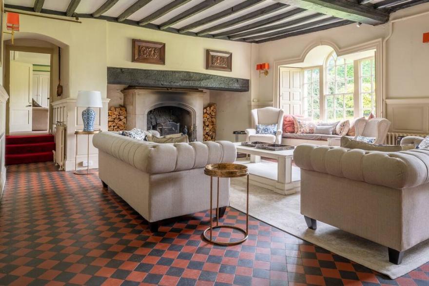 LOW GRAYTHWAITE HALL, pet friendly, with pool in Hawkshead