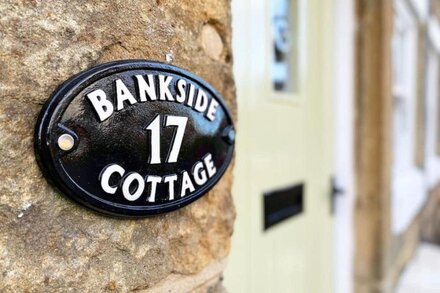 Refurbished 3 bed cottage with log burner - sleeps 5. Pet friendly