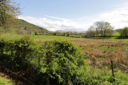 TUTHEREN, family friendly, with a garden in Keswick