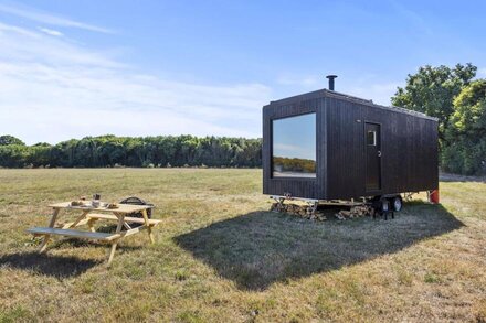 Wild Off-grid Cabin Near Canterbury ft Warm Wood fireplace