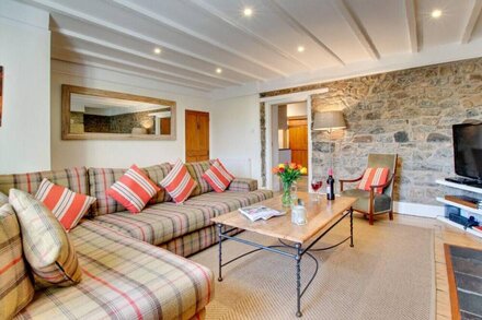 Pegasus Cottage - Three Bedroom House, Sleeps 6