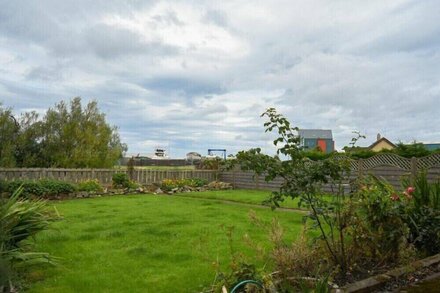 ARCADIE, pet friendly, with a garden in Amble