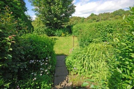 RIVERSIDE COTTAGE, pet friendly, with open fire in Warkworth