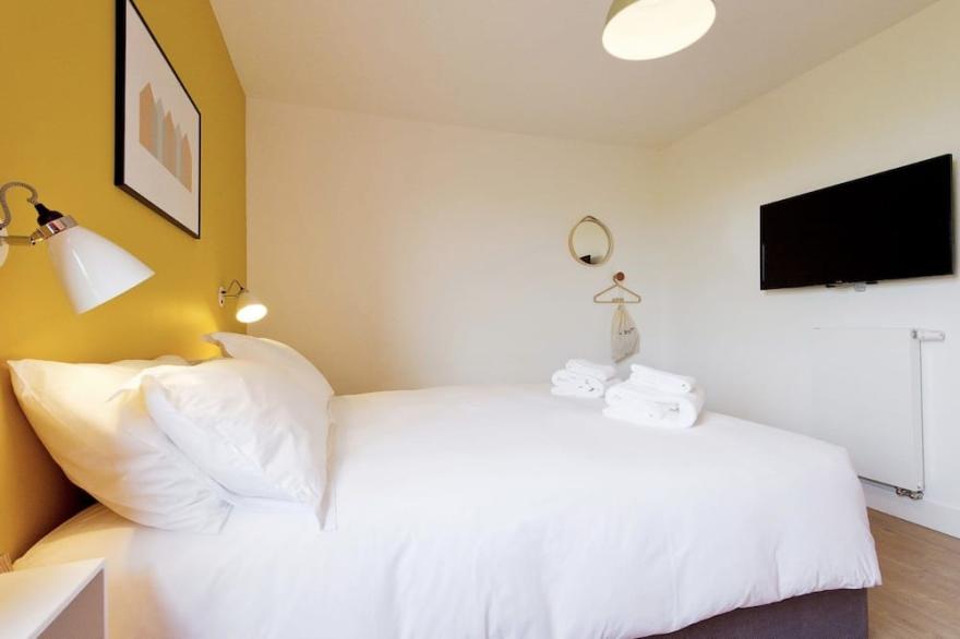 Luxury 1 Bed Room Stylish And Contemporary Double Room With Private Bathroom Within The Iconic Inn A
