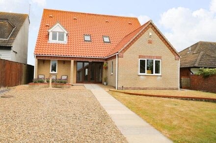 DRIFTERS, pet friendly, country holiday cottage in Winterton-On-Sea