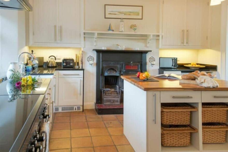 THE VILLAS NO3, Family Friendly, With Open Fire In Embleton