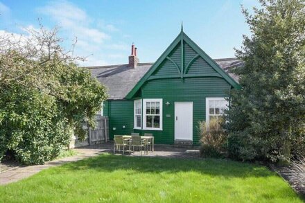 PERIWINKLE, family friendly, country holiday cottage in Bamburgh