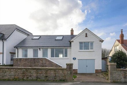 DELL POINT, family friendly, country holiday cottage in Beadnell