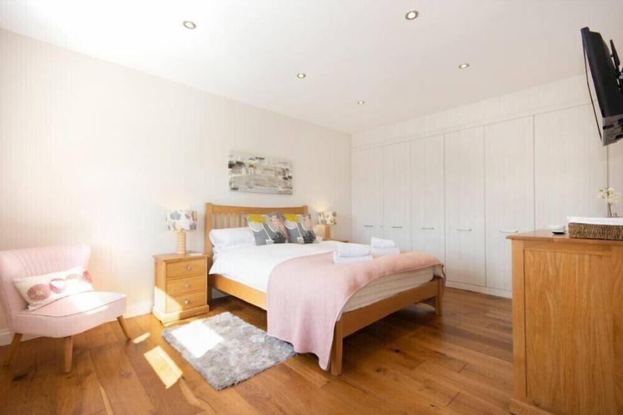 MEADOW VIEW, pet friendly, country holiday cottage in Alnwick