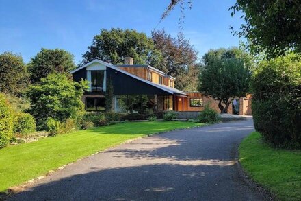 Luxury Mid Century Modern Detached House - 5 Superking Bedrooms