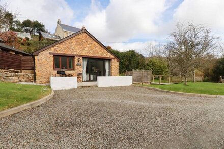 ROSE BUD COTTAGE, romantic in Polgooth