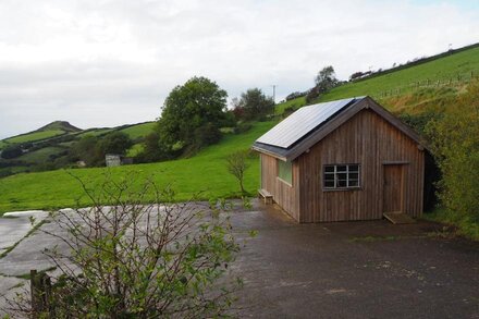 Girt Farm is a beautifully restored and stylishly decorated 18th Century house