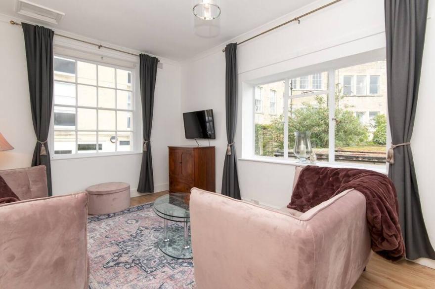 Pass the Keys | Stylish 2 Bed central Bath Apartment with Parking