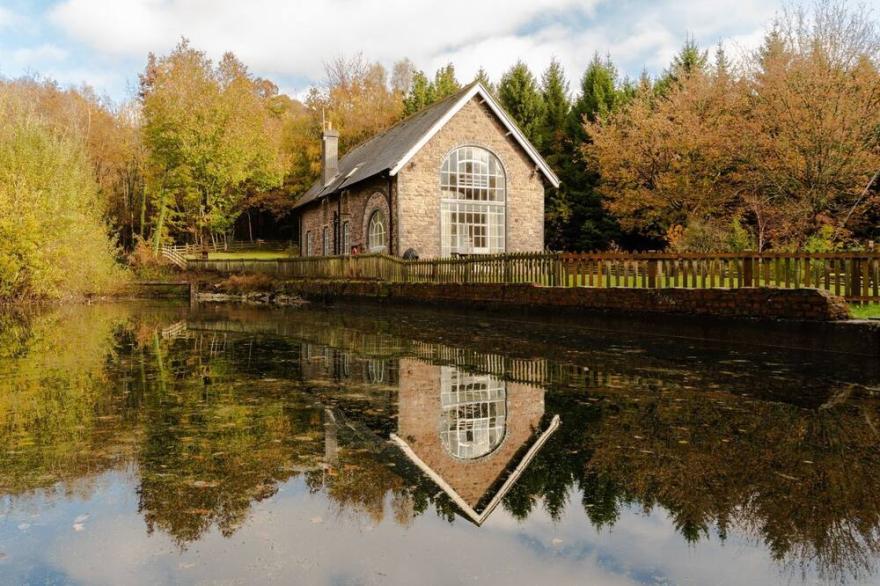 The Old Pump House, Forest of Dean - sleeps 6 guests in 3 bedrooms