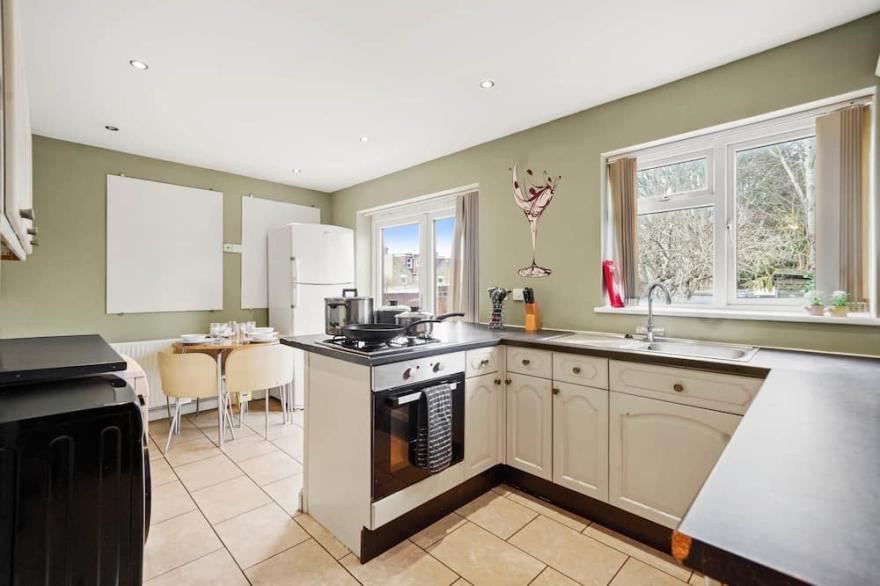 Luxurious House in heart of Maidstone Free Parking