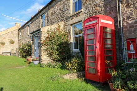 56 THE GREEN, pet friendly, character holiday cottage in Richmond