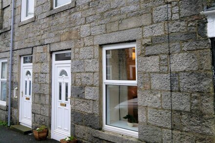 The Granite House -  a house that sleeps 4 guests  in 2 bedrooms