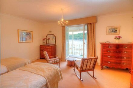 Substantial 4 bed townhouse with stunning estuary and sea views