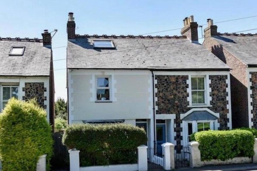Broyle House, Chichester -  a family house that sleeps 4 guests  in 2 bedrooms
