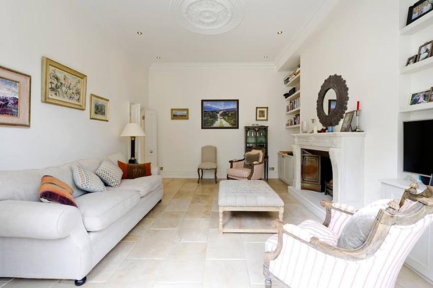 Cute 2-bed Chelsea Apartment