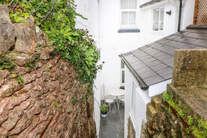 COVE COTTAGE, Family Friendly, With A Garden In Torquay