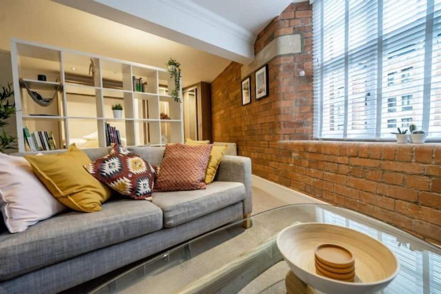 Cocoa Loft - sleeps 2 guests  in studio apartment