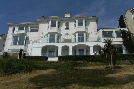 2 bedroom accommodation in Torquay