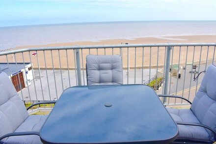 Luxury 2 bedroom apartment with balcony and sea views