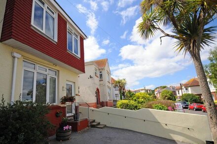 2 bedroom accommodation in Paignton